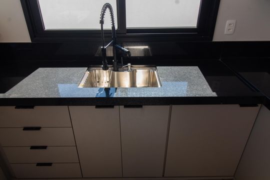 Cozinha de casa de condomínio à venda com 4 quartos, 411m² em Loteamento Alphaville Campinas, Campinas