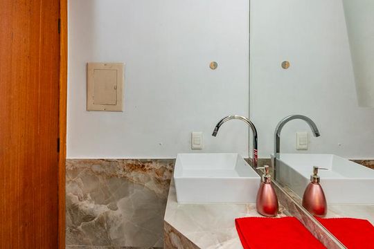Lavabo de casa de condomínio à venda com 3 quartos, 90m² em Morro do Confisco, Contagem