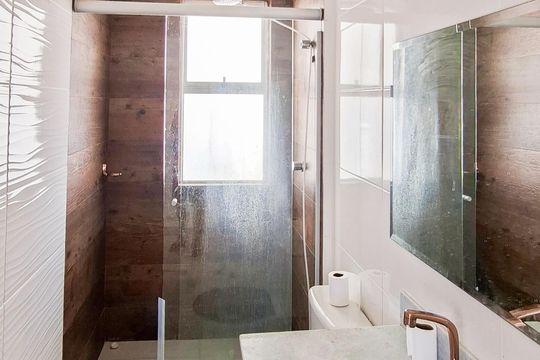 Banheiro de apartamento para alugar com 3 quartos, 63m² em Pompéia, Belo Horizonte