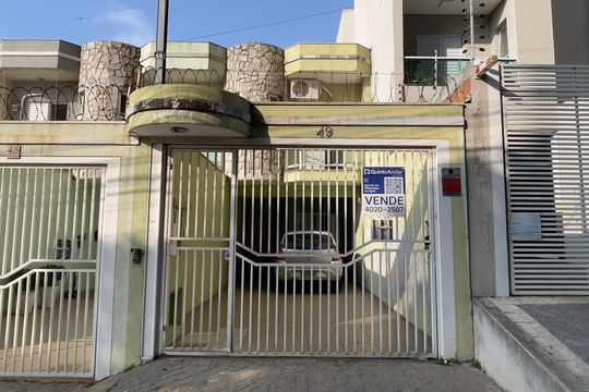 Fachada de casa à venda com 3 quartos, 133m² em Vila Guilhermina, São Paulo