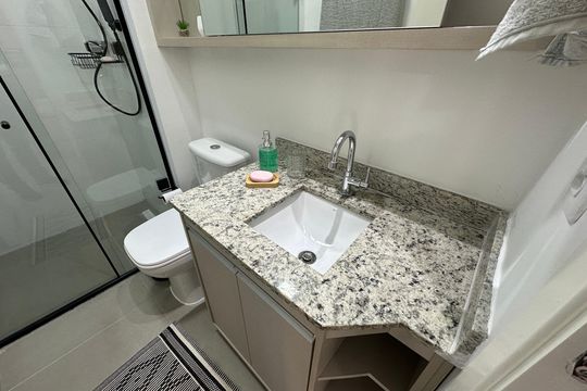 Banheiro de apartamento para alugar com 1 quarto, 41m² em Empresarial 18 do Forte, Barueri