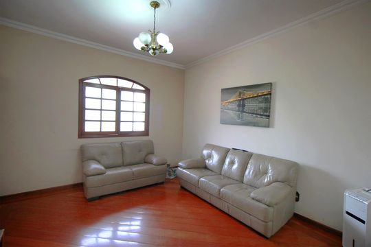 Sala de casa à venda com 5 quartos, 300m² em Pompéia, Belo Horizonte