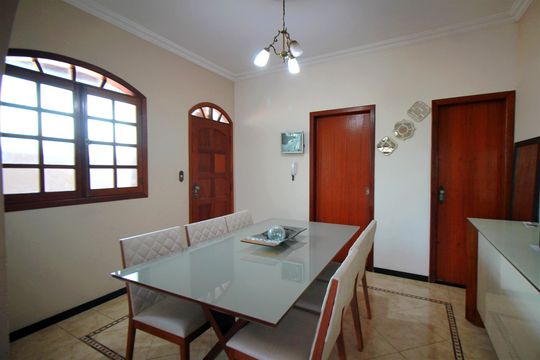 Sala de Jantar de casa à venda com 5 quartos, 300m² em Pompéia, Belo Horizonte