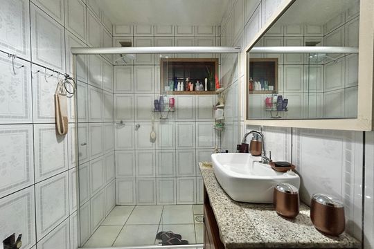 Banheiro 1 de casa à venda com 4 quartos, 90m² em Feitoria, São Leopoldo