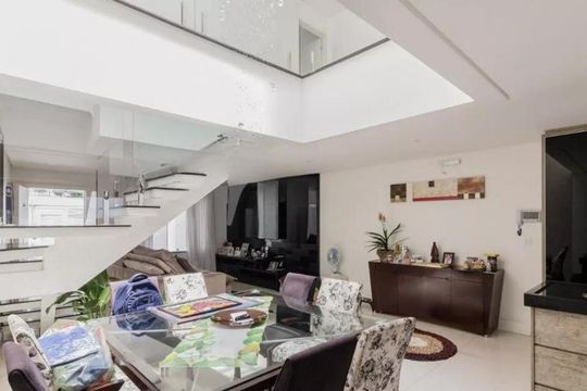 Casa à venda com 3 quartos, 255m² em Vila Vilma, Santo André