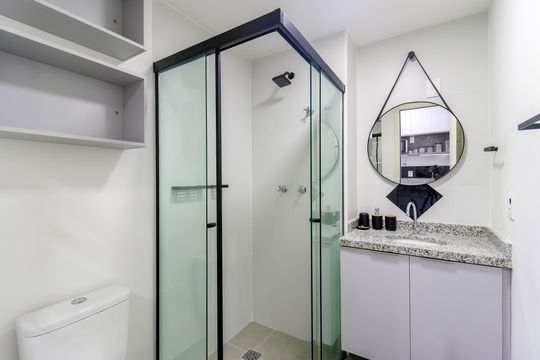 Banheiro de kitnet/studio para alugar com 1 quarto, 30m² em Vila Cordeiro, São Paulo