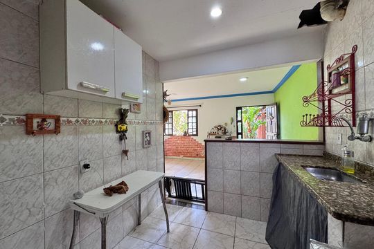 Cozinha e Área de Serviço de casa de condomínio à venda com 2 quartos, 150m² em Vargem Pequena, Rio de Janeiro