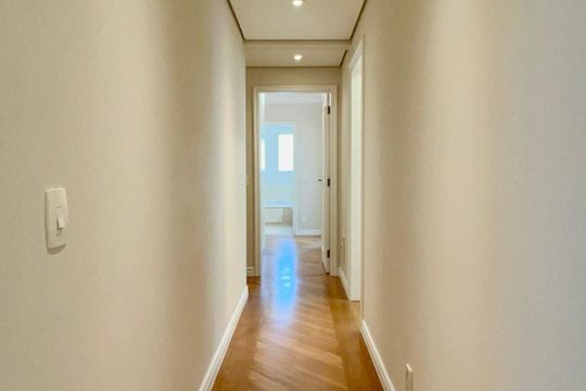Corredor de apartamento à venda com 3 quartos, 280m² em Jardim Paulistano, São Paulo
