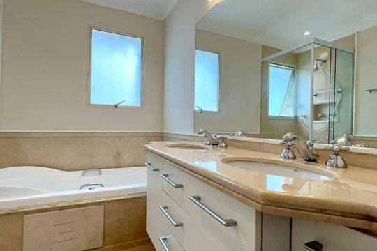 Banheiro da Suíte 3 de apartamento à venda com 3 quartos, 280m² em Jardim Paulistano, São Paulo