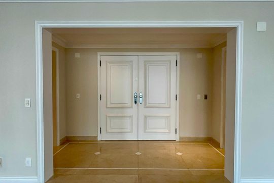 Entrada de apartamento à venda com 3 quartos, 280m² em Jardim Paulistano, São Paulo