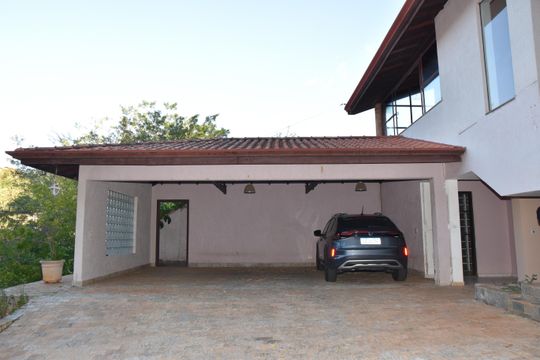 ampla garagem de casa de condomínio à venda com 5 quartos, 1000m² em Chácara Malota, Jundiaí