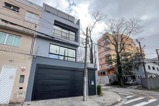 Fachada  de casa à venda com 3 quartos, 183m² em Santa Maria, Santo André