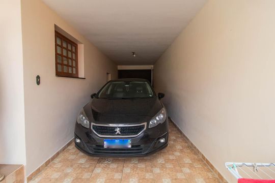 Garagem de casa à venda com 4 quartos, 258m² em Espírito Santo, Porto Alegre