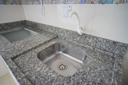 Cozinha de kitnet/studio à venda com 1 quarto, 33m² em Jardim Dona Leopoldina, Porto Alegre