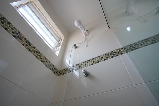 Banheiro Social de kitnet/studio à venda com 1 quarto, 33m² em Jardim Dona Leopoldina, Porto Alegre