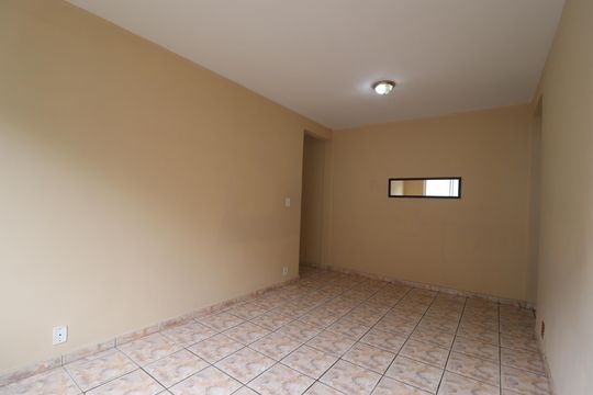Sala de apartamento para alugar com 2 quartos, 64m² em Jardim Alzira Franco, Santo André