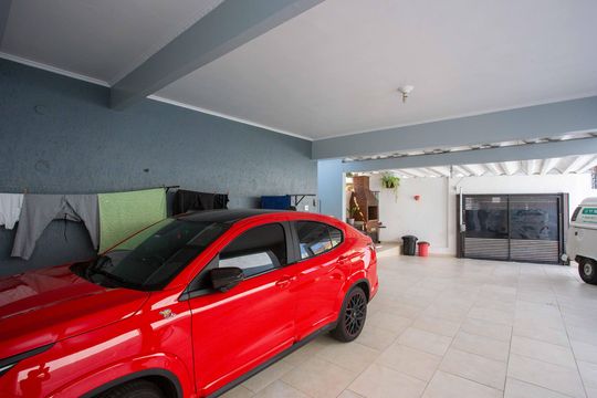 Garagem de casa à venda com 4 quartos, 282m² em Centro, Diadema