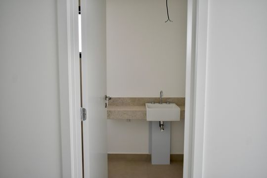Banheiro da Suíte 1 de apartamento à venda com 3 quartos, 141m² em Mirandópolis, São Paulo