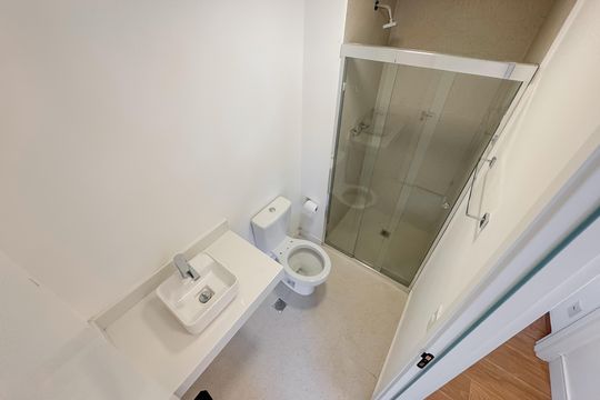 Banheiro  de apartamento à venda com 2 quartos, 56m² em Vila Dom Pedro I, São Paulo