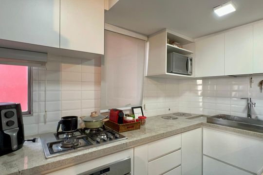 Cozinha de apartamento para alugar com 1 quarto, 60m² em Pinheiros, São Paulo