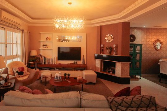 Sala de casa para alugar com 3 quartos, 281m² em Jardim Itu, Porto Alegre