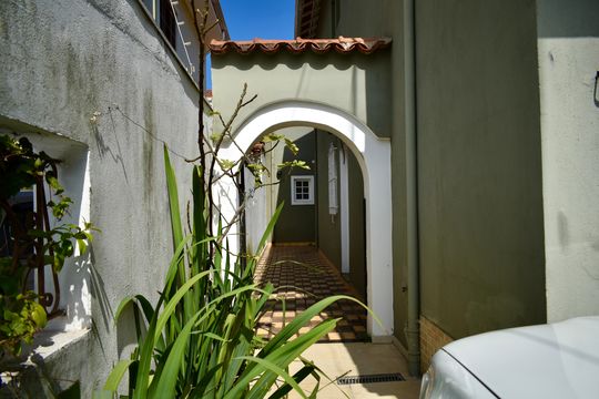 Fachada de casa à venda com 3 quartos, 350m² em Vila Mariana, São Paulo