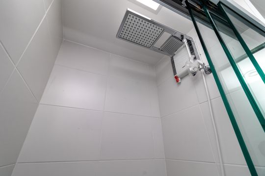 Banheiro Social de kitnet/studio para alugar com 1 quarto, 25m² em Pompeia, São Paulo