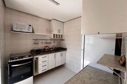Cozinha de apartamento à venda com 1 quarto, 55m² em Cambuí, Campinas