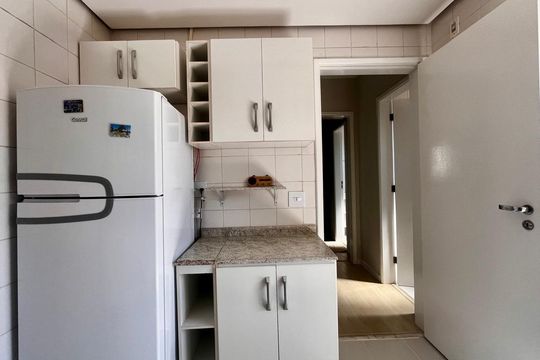 Cozinha de apartamento à venda com 1 quarto, 55m² em Cambuí, Campinas