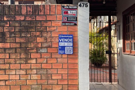 Plaquinha fachada de casa à venda com 2 quartos, 50m² em Vicentina, São Leopoldo
