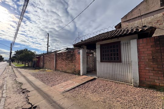 Fachada de casa à venda com 2 quartos, 50m² em Vicentina, São Leopoldo