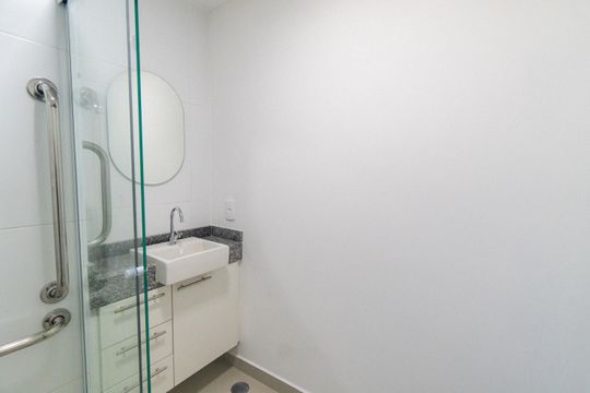 Banheiro de kitnet/studio à venda com 1 quarto, 28m² em Vila Clementino, São Paulo