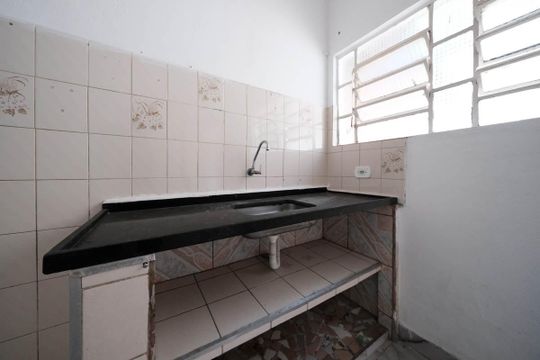 Cozinha de casa para alugar com 1 quarto, 70m² em Vila Uniao (zona Leste), São Paulo