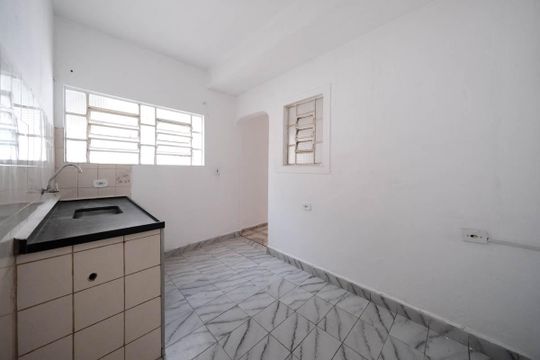 Cozinha de casa para alugar com 1 quarto, 70m² em Vila Uniao (zona Leste), São Paulo