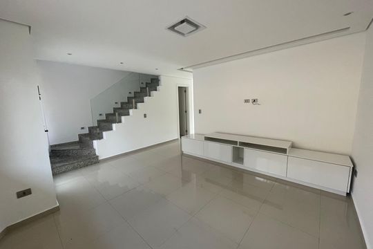 Casa de Condomínio para alugar com 3 quartos, 159m² em Jardim Rebelato, Cotia