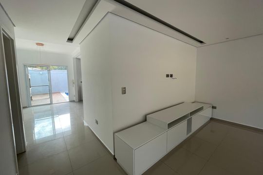 Sala de casa de condomínio para alugar com 3 quartos, 159m² em Jardim Rebelato, Cotia