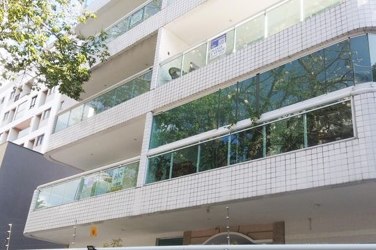 Plaquinha de apartamento para alugar com 2 quartos, 83m² em Freguesia (jacarepaguá), Rio de Janeiro