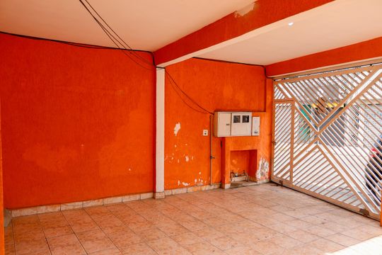 Garagem de casa à venda com 2 quartos, 200m² em Parque das Bandeiras, Osasco