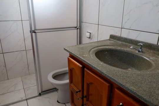 Banheiro de casa à venda com 2 quartos, 200m² em Parque das Bandeiras, Osasco