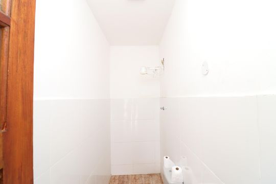 Banheiro da garagem de casa à venda com 5 quartos, 500m² em Pitangueiras, Rio de Janeiro