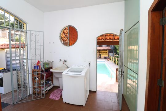 Área de Serviço de casa à venda com 5 quartos, 500m² em Pitangueiras, Rio de Janeiro