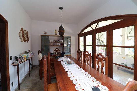 Sala de casa à venda com 5 quartos, 500m² em Pitangueiras, Rio de Janeiro