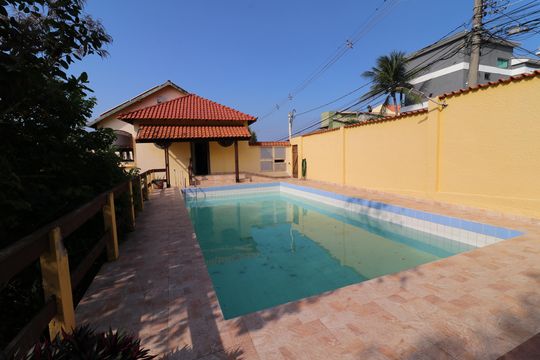 Área da piscina de casa à venda com 5 quartos, 500m² em Pitangueiras, Rio de Janeiro