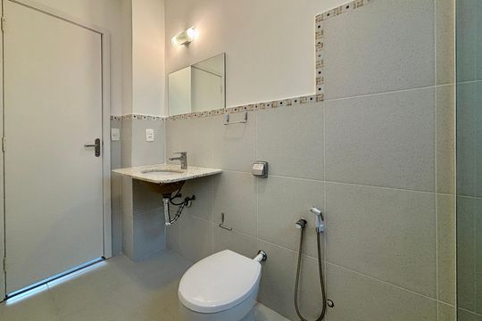 Banheiro da Suíte de apartamento à venda com 2 quartos, 70m² em Copacabana, Rio de Janeiro