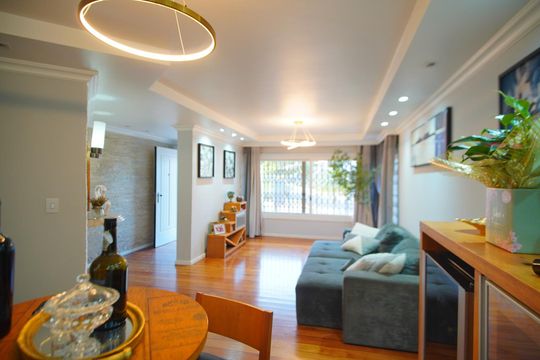 Sala  de casa à venda com 5 quartos, 1216m² em Três Figueiras, Porto Alegre