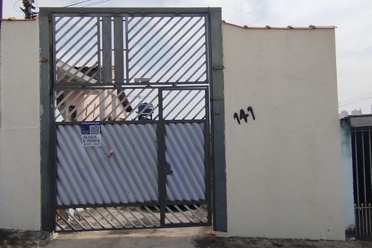 Fachada de casa para alugar com 1 quarto, 125m² em Vila Olinda, São Paulo
