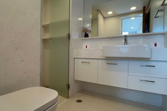 Banheiro de apartamento à venda com 1 quarto, 107m² em Sumarezinho, São Paulo