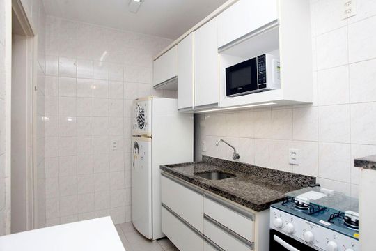 Cozinha + Área de Serviço de apartamento à venda com 1 quarto, 39m² em Higienópolis, Porto Alegre