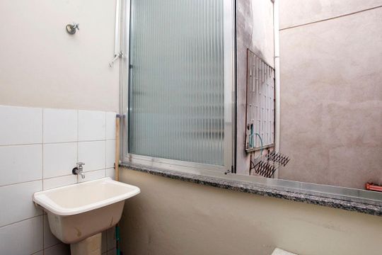 Cozinha + Área de Serviço de apartamento à venda com 1 quarto, 39m² em Higienópolis, Porto Alegre