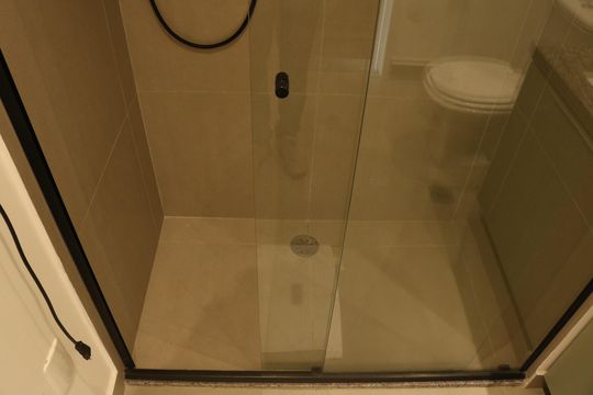 Banheiro de kitnet/studio à venda com 1 quarto, 27m² em Barra Funda, São Paulo